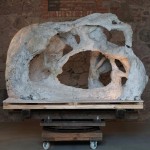 „Höhle“, Gips, Holz, divers. Materialen, 180 x 200 x 215 cm, 2012
